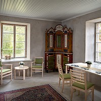 Allegro 03 03K verhoiltu käsinojallinen seniorituoli, käsinojaton seniorituoli | Alastek hoivakalusteet