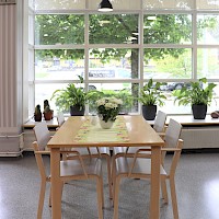 Alastek referenssi Turun lähimmäispalveluyhdistys julkitilakalusteet, ruokalakalusteet