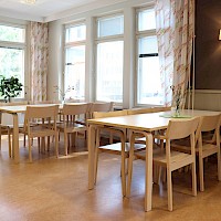 Alastek referenssi TampereMissio ruokailutilan kalusteet