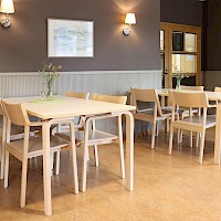Alastek referenssi TampereMissio ruokailutilan kalusteet